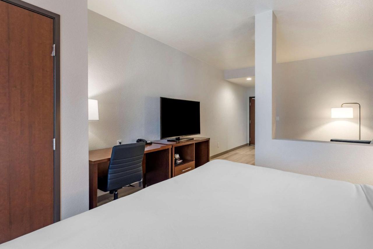 Comfort Inn & Suites Bennett Strasburg Luaran gambar